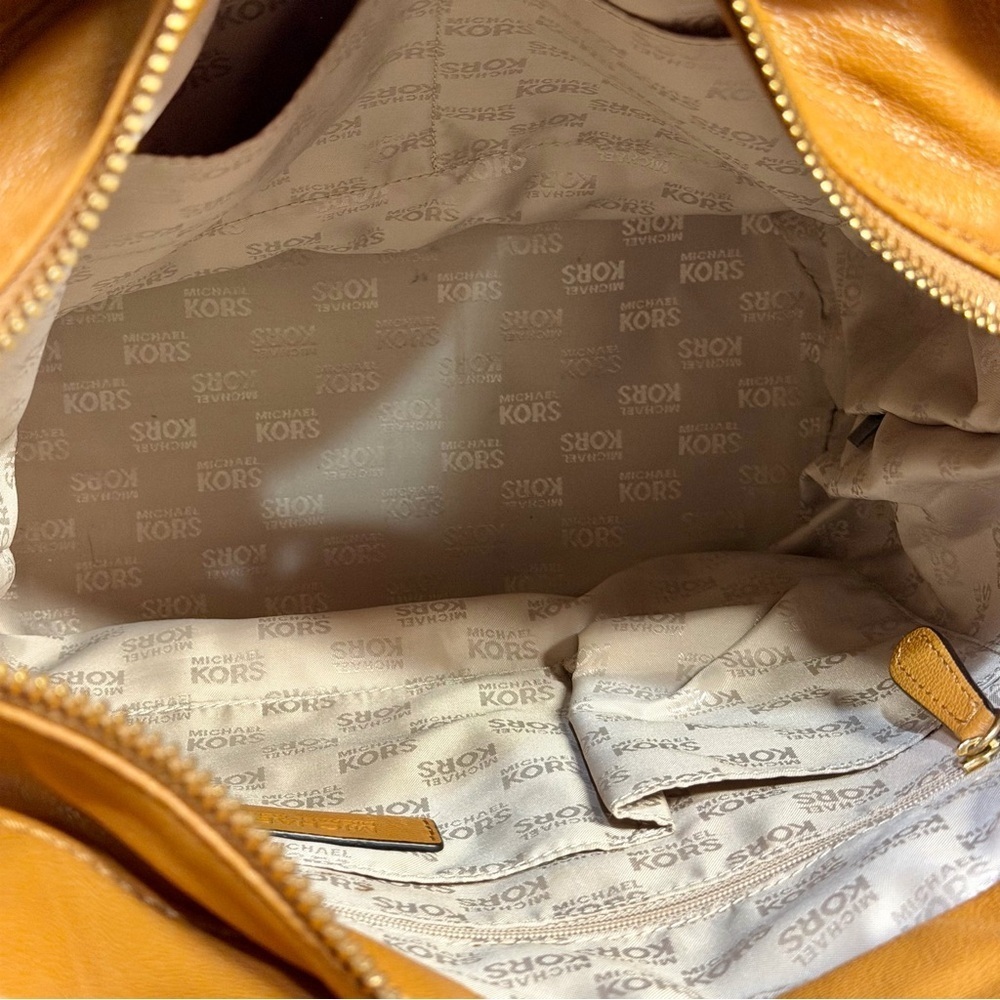 MICHAEL Michael Kors ‘Kingsbury’ Large Bucket Tote in Tan Leather - Picture 13 of 13